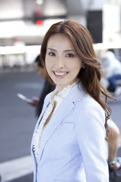 美女挑战50厘米长的黑人